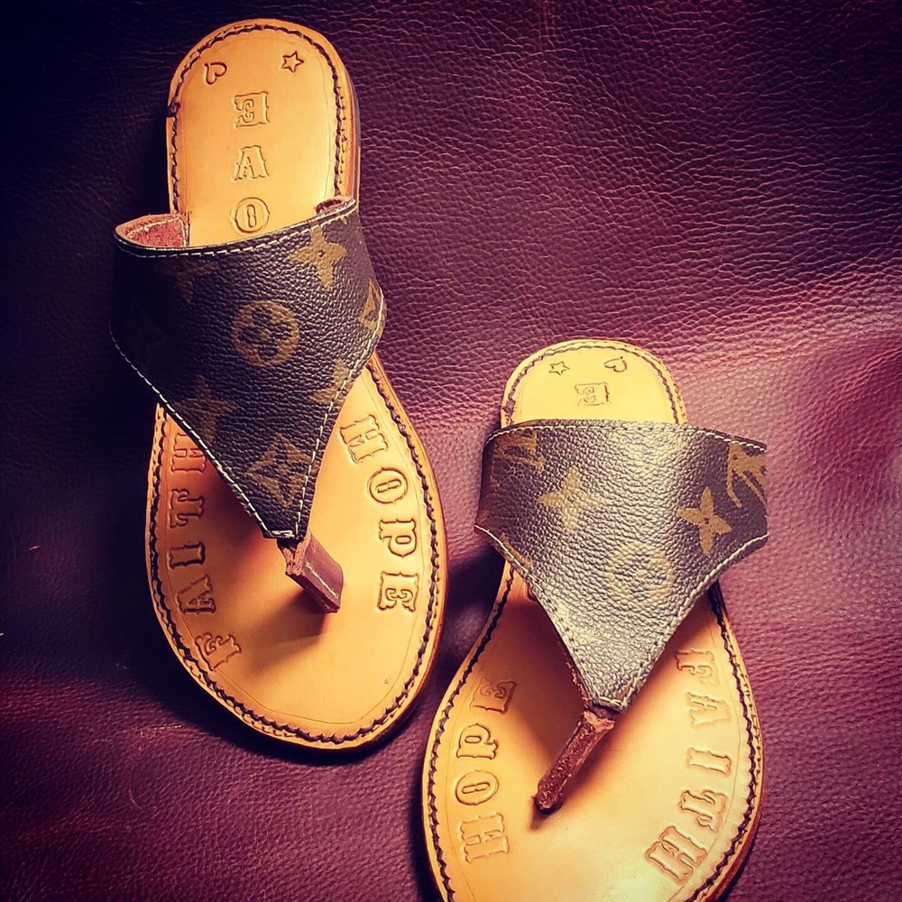 Lv sandals